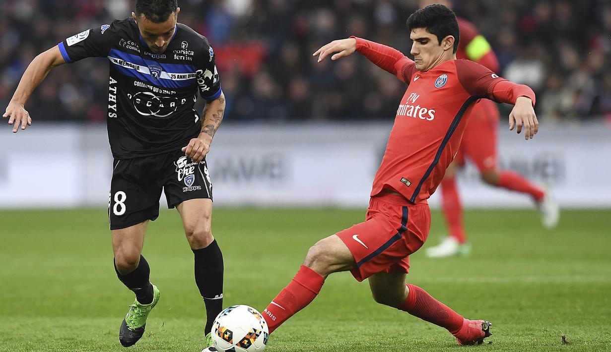 5. Goncalo Guedes - Posisinya di sayap kanan, berbeda dengan Neymar yang biasa di kiri. Namun kehadiran Neymar membuat posisi Javier Pastore dan Julian Draxler kemungkinan digeser ke kanan, membuat persaingan di sisi ini kian ketat. (AFP/Franck Fife)