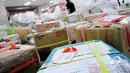 Sejumlah paket di Kantor Pos Pasar Baru yang sudah siap dikirim, Jakarta, Selasa (1/7/14). (Liputan6.com/Faizal Fanani)