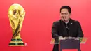 Menteri Pemuda dan Olahraga (Menpora) Republik Indonesia yang juga Ketua Umum Persatuan Sepak Bola Seluruh Indonesia (PSSI), Erick Thohir menyambut baik kedatangan trofi Piala Dunia ke Indonesia. Tampak dalam foto, Menteri Pemuda dan Olahraga (Menpora) Republik Indonesia yang juga Ketua Umum Persatuan Sepak Bola Seluruh Indonesia (PSSI), Erick Thohir memberi sambutan pada seremoni gelaran FIFA World Cup Trophy Tour by Coca-Cola di Jakarta International Convention Center (JICC), Senayan, Jakarta, Kamis (22/1/2026). (Bola.com/Abdul Aziz)