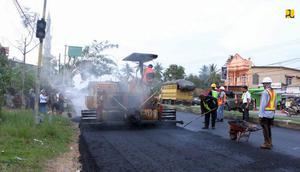 Pada 2020 penggunaan  Aspal Buton (Asbuton) dilakukan pada jalan sepanjang 793 km yang tersebar di 25 provinsi di Indonesia, dengan volume kebutuhan sekitar 42 ribu ton. (Dok Kementerian PUPR)