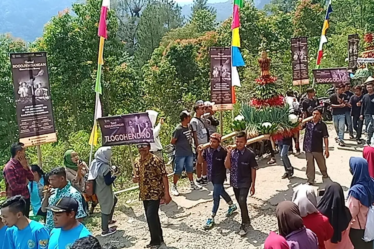 Belajar Kehidupan dari Aren di Festival Rogojembangan Pekalongan