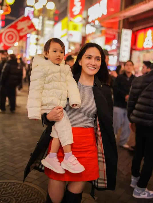 Sedangkan untuk anak hasil dari pernikahannya, Shandy dan David sepakat mengasuh secara bersama-sama. [Instagram/shandyaulia]