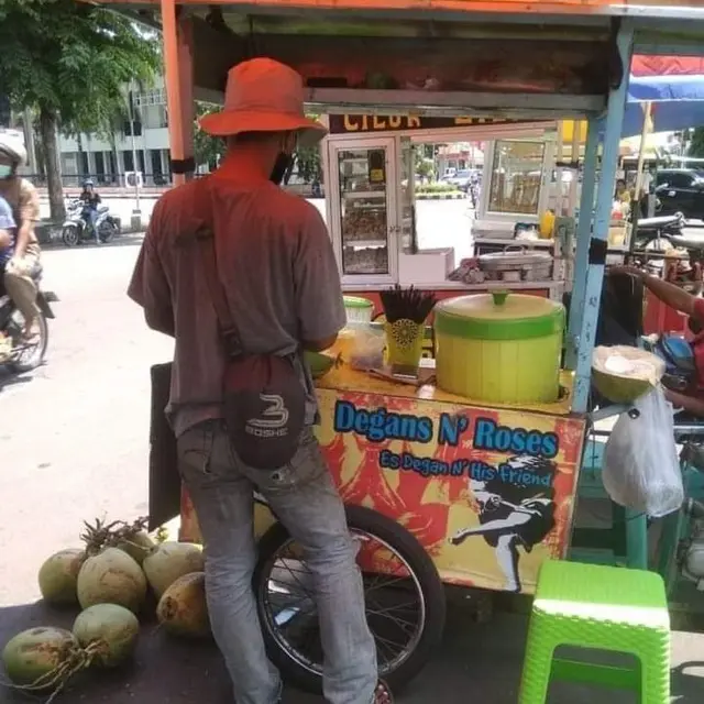 6 Singkatan Nama Es Nyeleneh Ini Bikin Pembeli Tepuk Jidat