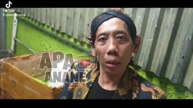 6 Potret Terbaru Ipartok 'Inyong' Pemain Putri Duyung, Kini Konsisten Pakai Blangkon