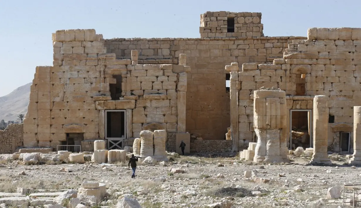 Sebagian pemandangan Kuil Bel yang rusak di kota kuno Palmyra, Provinsi Homs, Suriah, 7 Februari 2021. Selain Palmyra dan Aleppo, kota kuno Damaskus dan Bosra juga mengalami kerusakan. (LOUAI BESHARA/AFP)