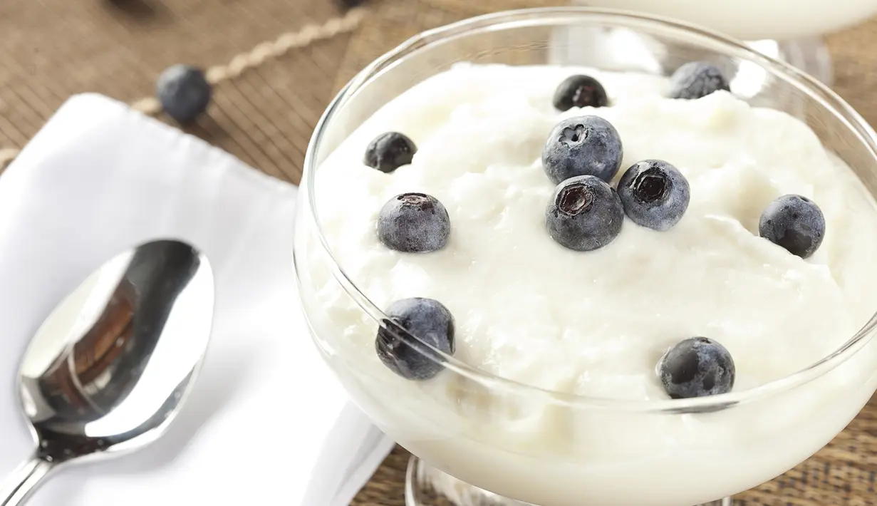 Yoghurt kaya akan kalsium dan sangat efektif dalam mengurangi berat badan. Yoghurt memiliki sifat membakar lemak dengan mudah dan ini merupakan bahan yang ideal yang akan membantu tubuh dalam menurunkan produksi lemak. (Istimewa)