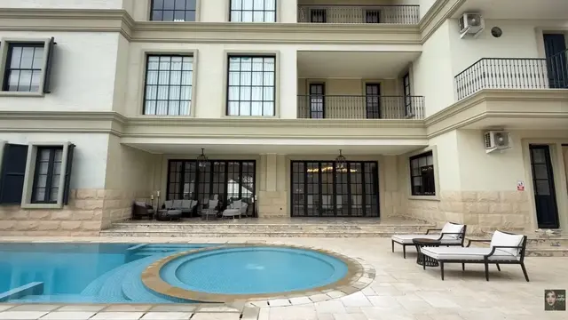 Model Kolam Renang di Rumah Tasya Farasya