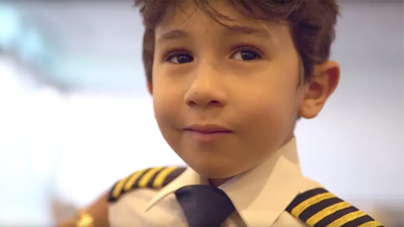 Terbangkan Pesawat Etihad Airways, Bocah 6 Tahun Ini Viral