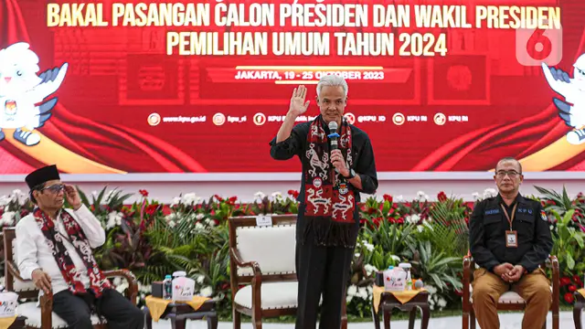Ganjar Pranowo Bersama Mahfud MD Daftar KPU