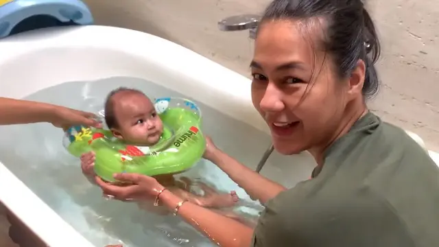 7 Momen Kiano Tiger Wong Berenang, Ekspresinya Bikin Gemas
