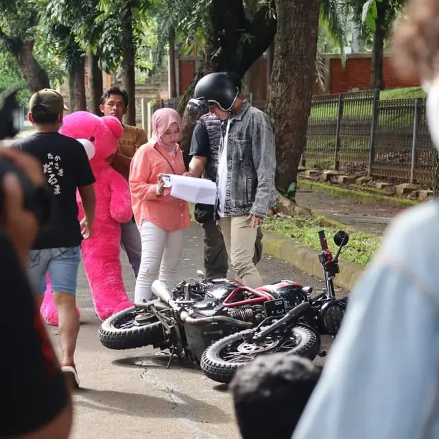8 Potret Lesty Kejora dan Rizky Billar saat Syuting Kulepas dengan Ikhlas, Bikin Baper