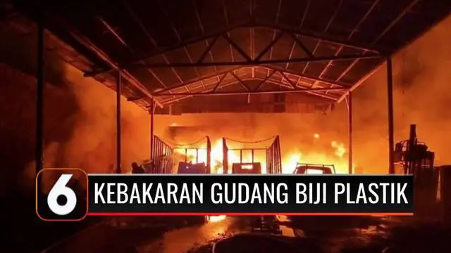 Sebuah gudang biji plastik di Tangerang, Banten, ludes terbakar pada Minggu (19/9) dini hari. Tiupan angin yang kencang dan banyaknya bahan mudah terbakar, membuat api sangat sulit dipadamkan.