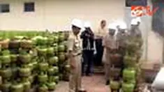 Dinas Perindustrian dan Perdagangan Kabupaten Karawang, Jabar, menemukan 5.000 tabung gas atau elpiji tiga kilogram rusak dan tidak layak pakai. Rata-rata tabung elpiji mengalami kebocoran dan rusak akibat korosin. 