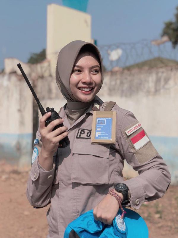 Hikma Nur Syafa atau akrab disebut Briptu Imah saat ini tengah menjalankan tugas sebagai salah satu anggota perdamaian PBB di Afrika. (Liputan6.com/IG/hikmanursyaa)