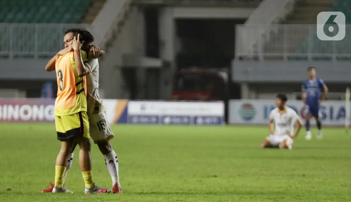 Pemain Martapura Dewa United kemenangan atas PSIM Yogyakarta pada perebutan tempat ketiga Liga 2 Indonesia 2021 di Stadion Pakansari, Bogor, Kamis (30/12/2021). Martapura Dewa United unggul 1-0 dan melaju promosi ke BRI Liga 1. (Liputan6.com/Helmi Fithriansyah)