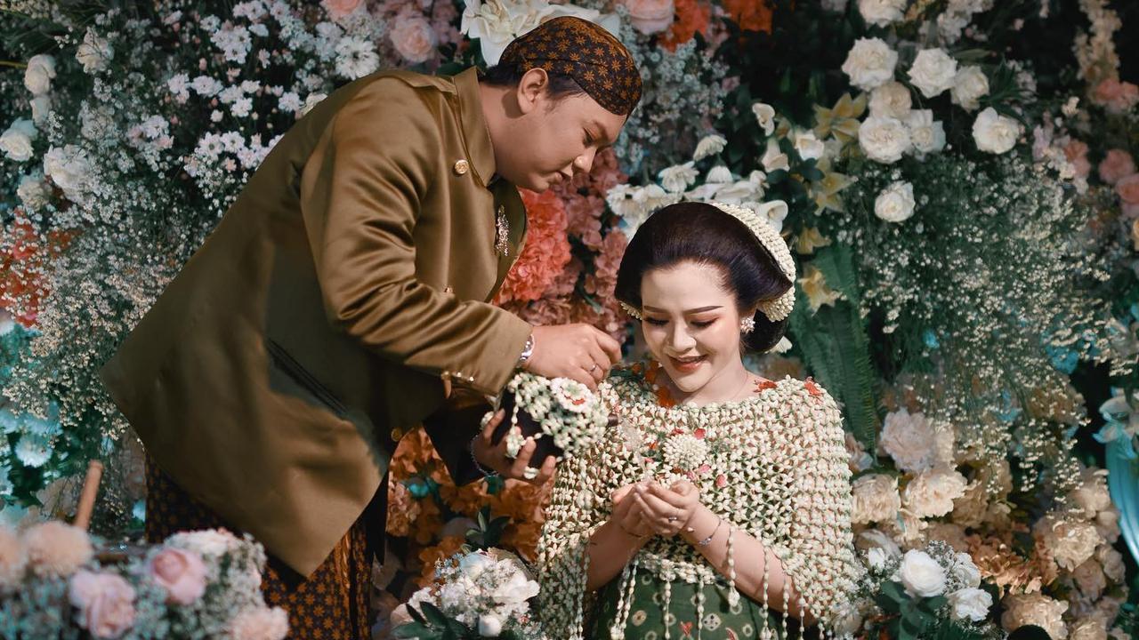 7 Momen Mitoni Kehamilan Bella Bonita Istri Denny Caknan Ini Tampil Menawan