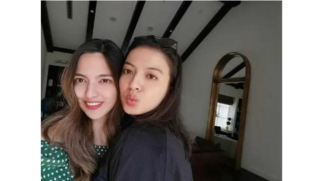 4 Potret Pesona Nia Ramadhani Saat Bertemu Raline Shah, Disebut High Class Woman dari Netizen