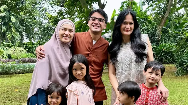 Potret Donna Harun dan Cucu yang Selalu Akrab/ Foto via Instagram @donnaharunofficial