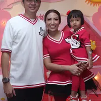 Ayu Dewi dan Regi Datau rayakan  ultah anak. (Andy Masela/Bintang.com)