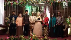 Presiden Jokowi beserta Ibu Negara menghadiri resepsi pernikahan anak pengurus rusa istana.