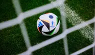 Fussballliebe, bola resmi yang akan digunakan di Euro 2024 di Jerman. (Bola.com/Adidas)