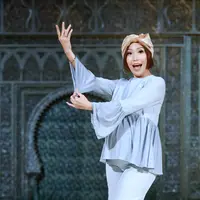 Pada acara itu, Ayu menggandeng beberapa selebriti untuk mengenalkan karya barunya. Diantaranya ada Olla Ramlan, Nabilla Syakieb, Nagita Slavina, Shahnaz, Melanie Ricardo, Nindy dan Zaskia Sungkar. (Adrian Putra/Bintang.com)