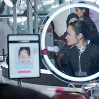 Stephanie Lie, selaku Masstige and Advanced Beauty Marketing Senior Group Head ParagonCorp, menjelaskan bahwa inovasi ini menjadi evolusi dari MASTERSHADE sebelumnya. (foto/dok: make over)