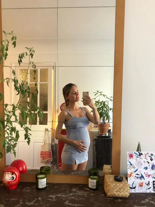 Hamil Anak Pertama, Ini 5 Momen Valentine Payen Istri Ario Bayu Pamer Baby Bump