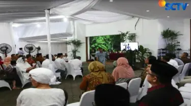 Acara diisi dengan pembacaan yasin, tahlil, wirid, dan buka bersama serta pemberian santunan bingkisan untuk anak yatim dan dhuafa.