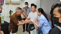 Satellite Kitchen ini diresmikan secara simbolis yang ditandai dengan pengguntingan pita oleh Rene Adhibrata selaku CEO Umara Group dan Marcello Massie selaku Managing Director PT Umara Mitra Kulina, serta disaksikan oleh Tommy Widyo Utomo selaku COO Umara Group, Tashya Megananda Yukki selaku Ketua Umum DPD APJI Jakarta dan tokoh masyarakat setempat, Kamis (8/12/2022).