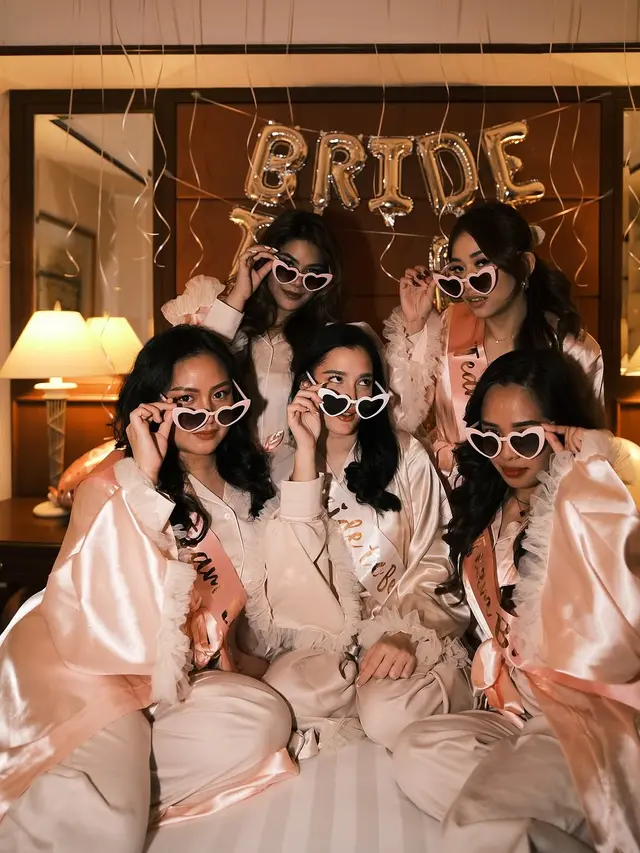 6 Potret Bridal Shower Yasmine Ow Bareng Sahabat, Ceria Jelang Hari Bahagia