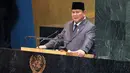 Presiden Republik Indonesia, Prabowo Subianto menyampaikan pidato Konferensi Internasional Tingkat Tinggi untuk Penyelesaian Damai atas Masalah Palestina dan Implementasi Solusi Dua Negara yang digelar di Gedung Majelis Umum Perserikatan Bangsa-Bangsa (PBB), New York, Amerika Serikat, pada Senin 22 September 2025 waktu setempat. (Ludovic MARIN/AFP)