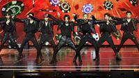 Boyband Korea Selatan, NCT 127, tampil di Gaon Chart Music Awards ke-11 di Seoul pada 27 Januari 2022. (Jung Yeon-je / AFP)