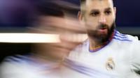 Real Madrid sukses menumbangkan tuan rumah Chelsea pada partai leg pertama perempat final Liga Champions 2021/2022. Laga yang dihelat di Stamford Bridge itu dimenangkan oleh Los Blancos dengan skor meyakinkan yakni 3-1. (AFP/Adrian Dennis)
