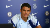 Bek Chelsea, Thiago Silva, mengaku awalnya tak tertarik bermain di Liga Inggris karena karakteristik liganya yang memainkan bola-bola panjang. (dok. Chelsea)