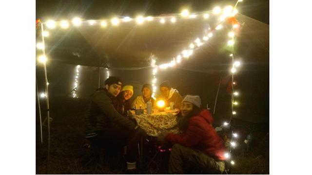 7 Potret Naomi Zaskia saat Ikut Mendaki Gunung Prau, Semangat Banget