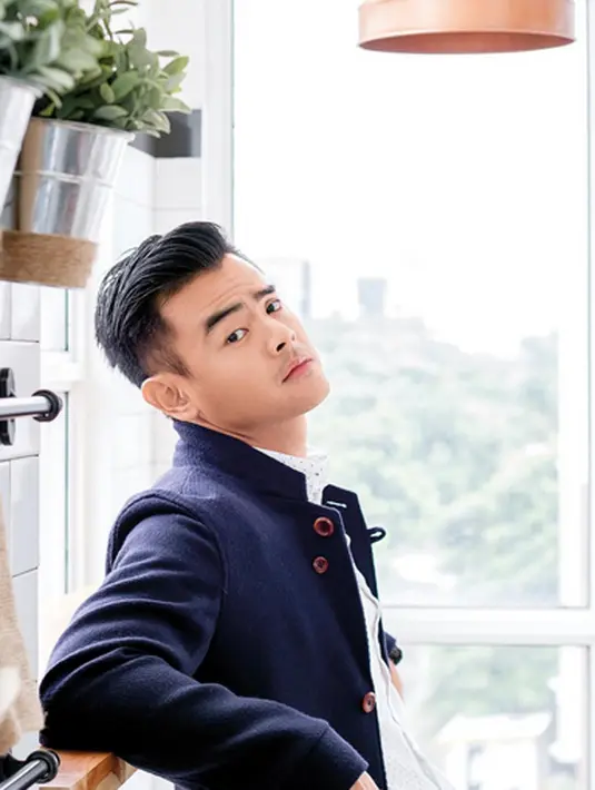 Dengan berbagai alasannya, Dion Wiyoko menyampaikan doa dan resolusi Indonesia di tahun 2017, ia berharap agar Indonesia selalu damai. (Instagram/dionwiyoko)