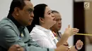 Menko PMK Puan Maharani memberi keterangan pasca penyelenggaraan Asian Games 2018 di kantor Kemenko PMK, Jakarta, Senin (3/9). Pemerintah sangat puas melihat venue pertandingan olahraga Asian Games 2018 selalu dipenuhi penonton. (Liputan6.com/Johan Tallo)