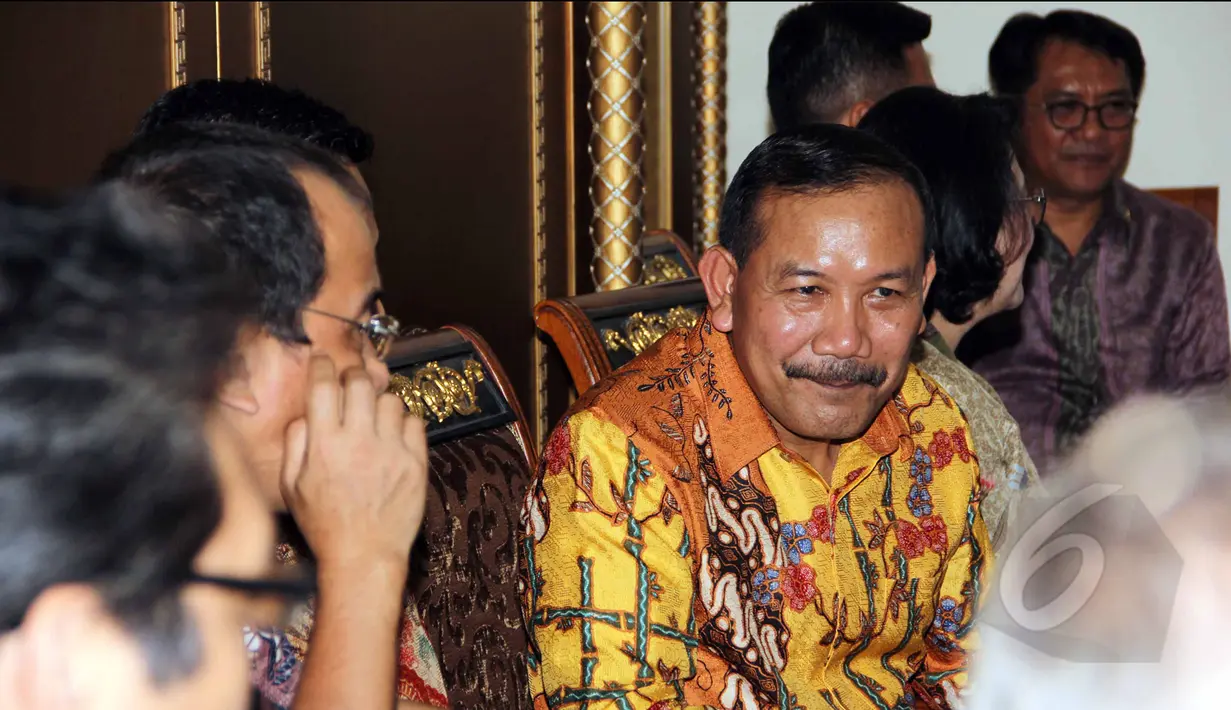 Suasana ramah tamah kunjungan Komisi III ke rumah Wakapolri Badrodin Haiti jelang fit dan propertes calon Kapolri di kawasan Jagakarsa, Jakarta, Rabu (15/4/2015). (Liputan6.com/Helmi Afandi)