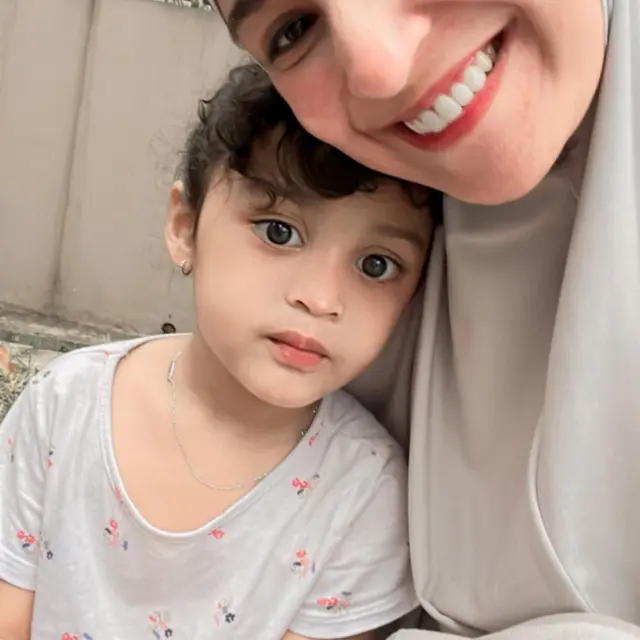 Anak Ketiganya Jalani Terapi Tiap Hari, Ini 6 Potret Shireen Sungkar Momong Shafiyyah