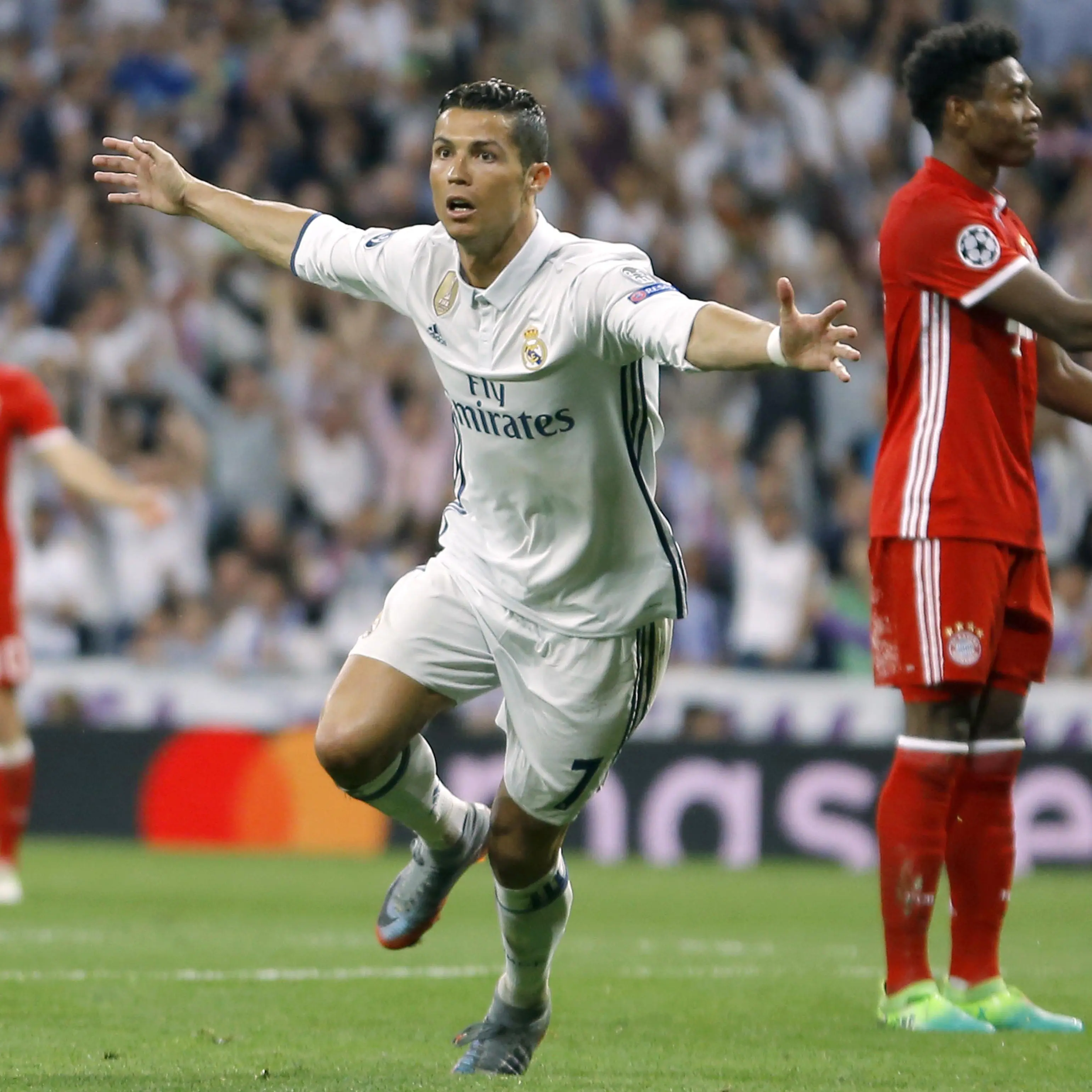 Real Madrid ketika menumbangkan Bayern Munchen pada babak perempat final Liga Champions. (AP/Francisco Seco)