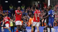 Striker Nottingham Forest, Taiwo Awoniyi, berhasil mencetak gol kedua ke gawang Chelsea pada lanjutan Liga Inggris 2025/2026 di Stamford Bridge, London, Senin (4/5/2026) malam WIB. (Dok. Premier League)