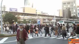 Citizen6, Jepang: Para pejalan kaki dan pengendara sepeda selalu menyebrang di zebra cross. (Pengirim: Fransiskus Pongky Seran)