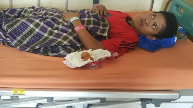 Akmal, remaja bertelur di Gowa sedang dirawat di RSUD Syech Yusuf Sungguminasa Kabupaten Gowa, Sulsel (Liputan6.com/ Eka Hakim)