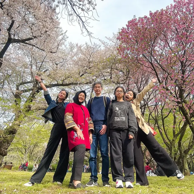 7 Potret Yuki Kato Rayakan Lebaran Bersama Keluarga di Jepang