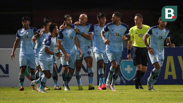 Foto: Adu Kuat Dua Pelatih Interim Berakhir Tanpa Pemenang di Laga Persela Kontra PSM pada Pekan ke-15 BRI Liga 1