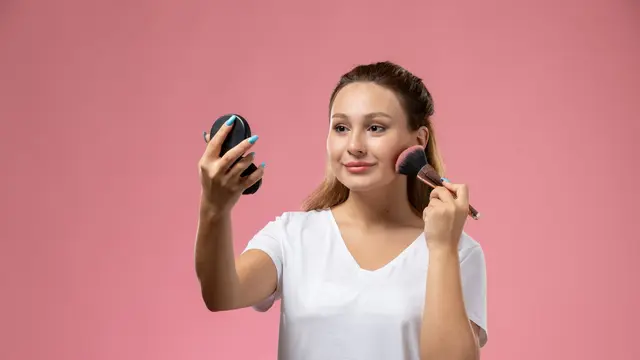 7 Langkah Tepat Aplikasi Bedak Tabur (photo by freepik)