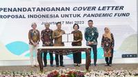 Menteri Kesehatan RI Budi Gunadi Sadikin menandatangani Cover Letter Proposal Pandemic Fund Indonesia sebagai wujud komitmen Pemerintah dalam kesiapan penanganan pandemi selanjutnya di Gedung Kemenkes RI Jakarta pada Rabu, 17 Mei 2023. (Dok Kementerian Kesehatan RI)