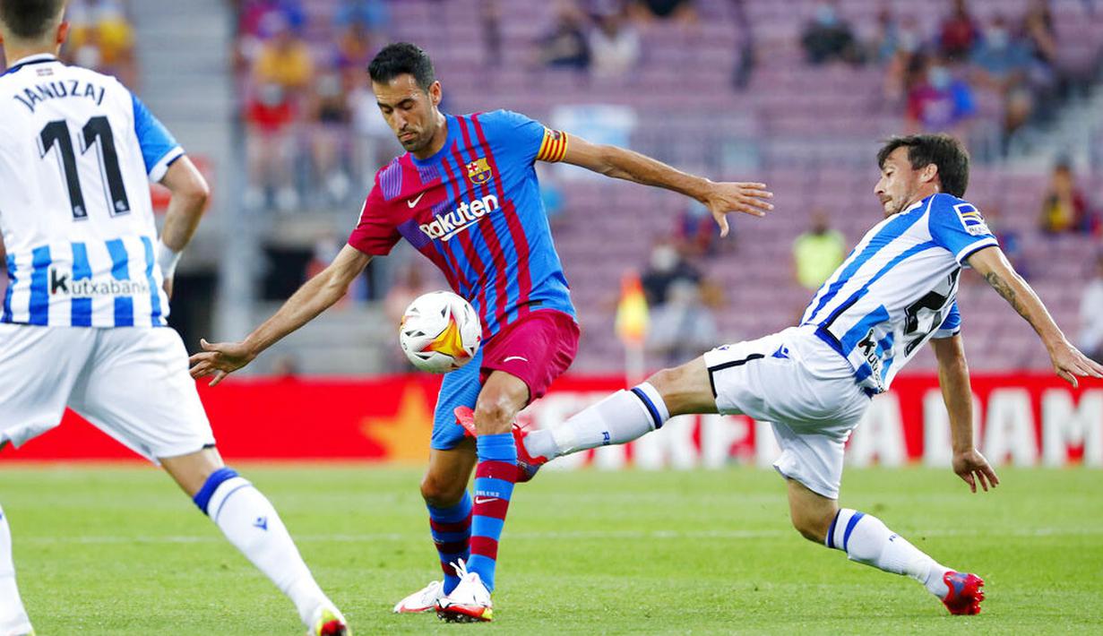 Barcelona memulai pertandingan dengan baik. Serangan demi serangan dilancarkan Blaugrana ke jantung pertahanan Sociedad. (Foto: AP/Joan Monfort)
