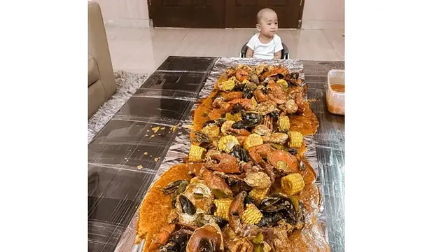 Cukur Rambut Hingga Botak, Ini 6 Penampilan Terbaru Alinea Anak Raditya Dika